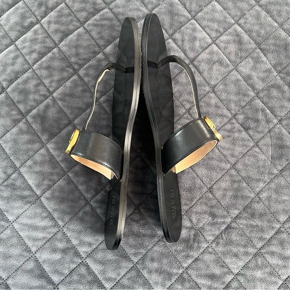 Gucci Sandals Women Size 42 or 12 GG Black Gold Leather Thong Shoe Flat T strap - Picture 9 of 13